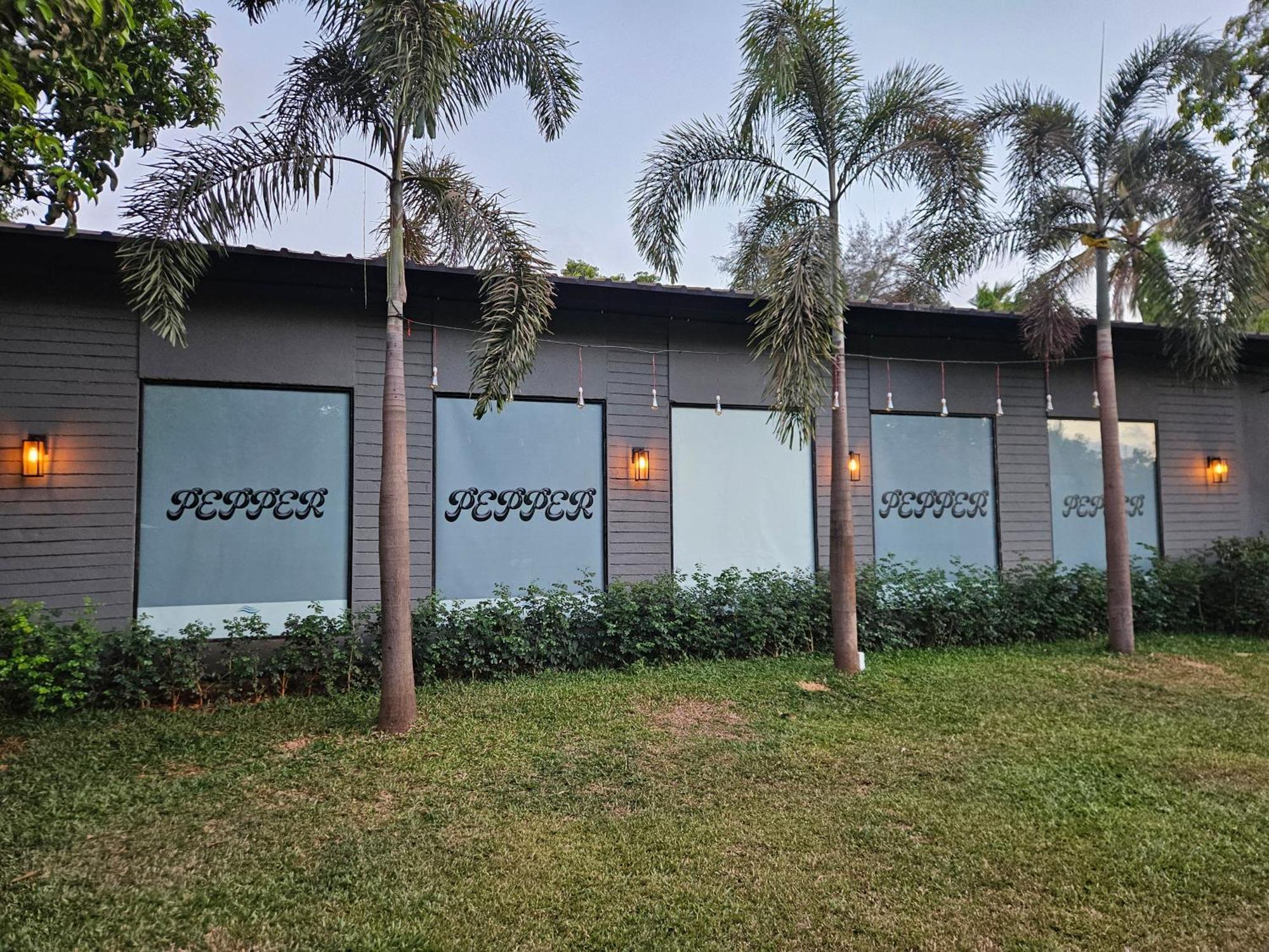 River Estates Luxury Resort & Spa Karjat Exterior foto